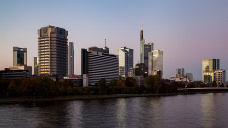 Frankfurt-Skyline-&-River-Panorama